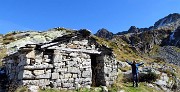 44 Baita appena sopra il lago